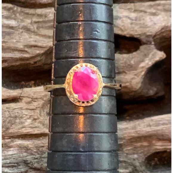 10K Gold and Natural Ruby Vintage Ring, Size 7.75 - Picture 4 of 6